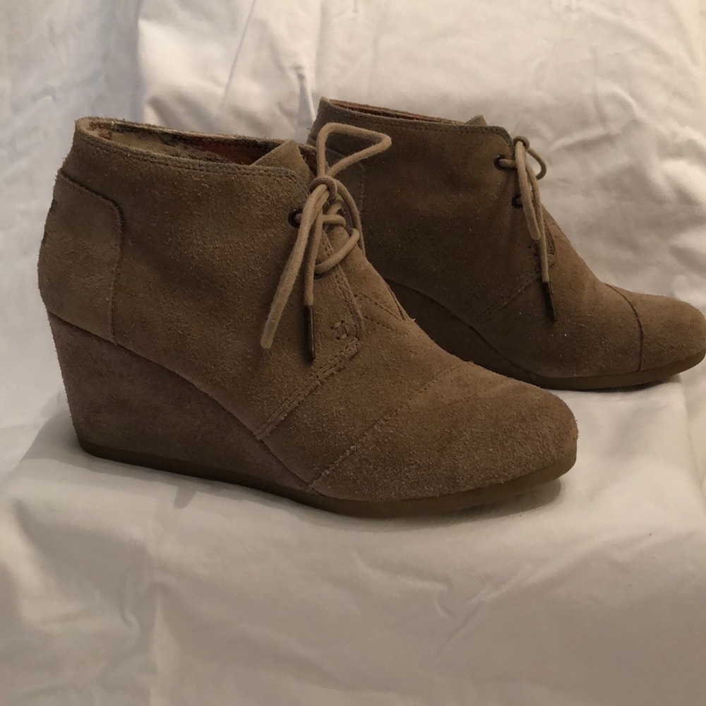 TOMS Desert Wedge Suede Booties Size 8
